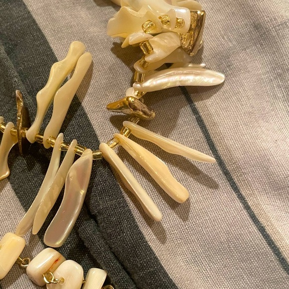 Beautiful Coral Necklace - Real Vintage! - Picture 2 of 3